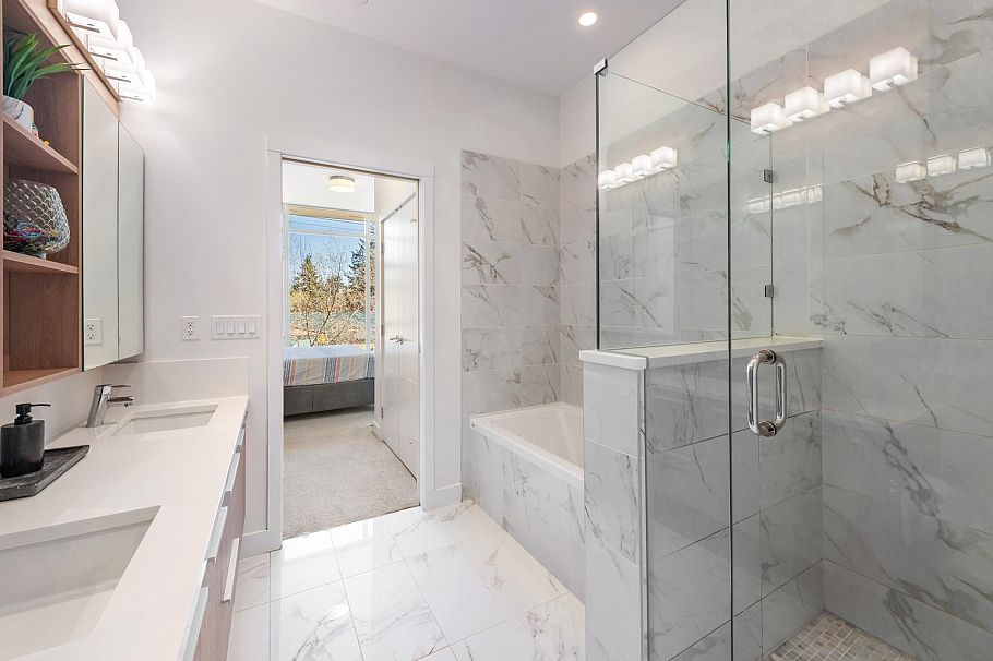2765 Mountain Highway North Vancouver, BC - 23