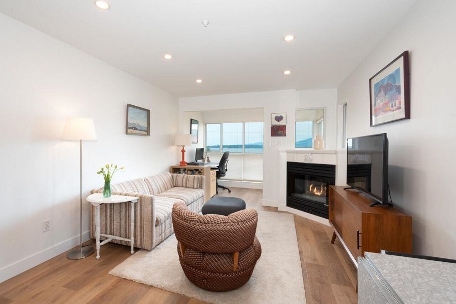 208 2211 Wall Street Vancouver, BC - 3