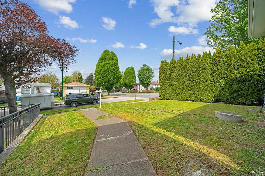 5702 Lancaster Street Vancouver, BC - 5