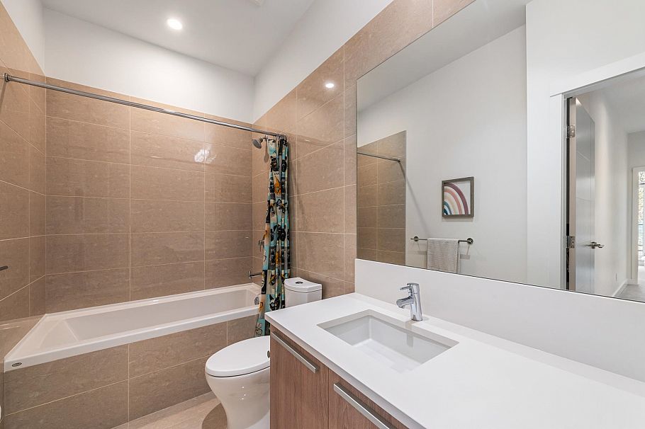2765 Mountain Highway North Vancouver, BC - 16