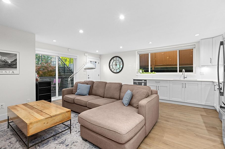 215 E 22nd Street North Vancouver, BC - 20