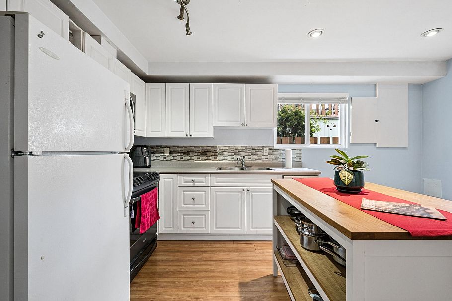 2050 E 13th Avenue Vancouver, BC - 32