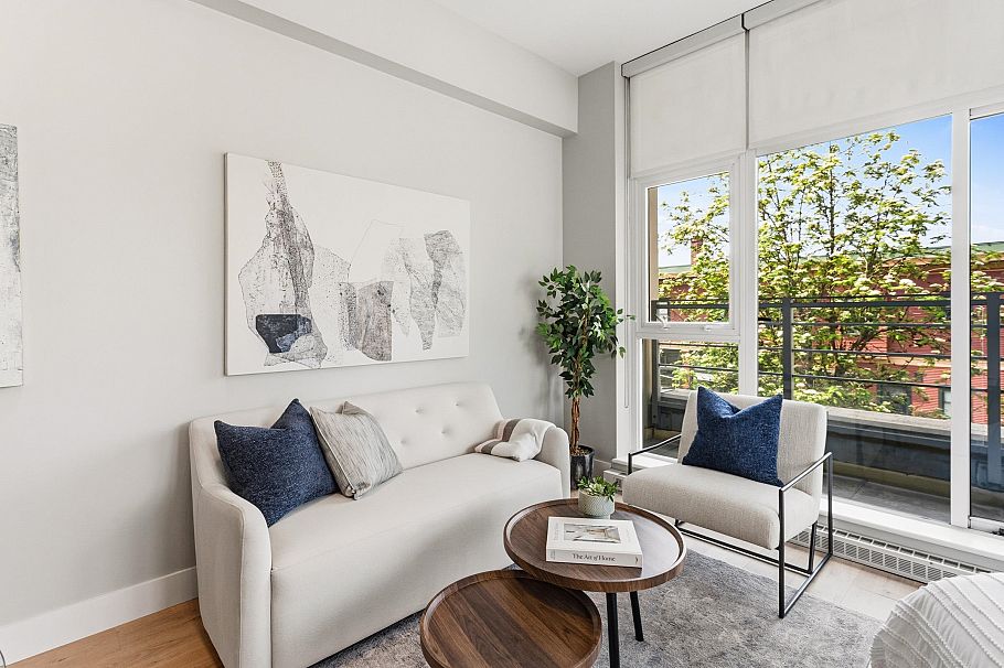 207 2288 W Broadway Vancouver, BC - 1
