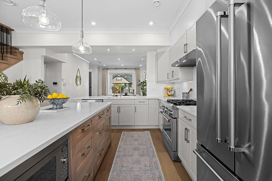215 E 22nd Street North Vancouver, BC - 4