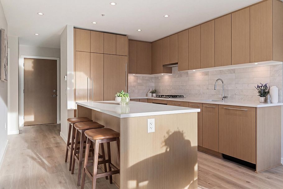 312 110 E 17th Street North Vancouver, BC - 8