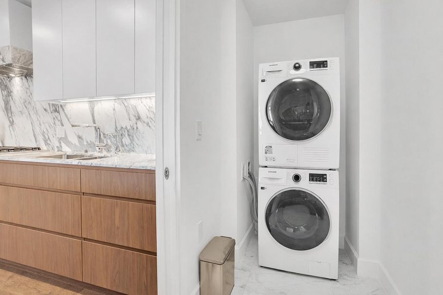 307 3668 W 10th Avenue Vancouver, BC - 5