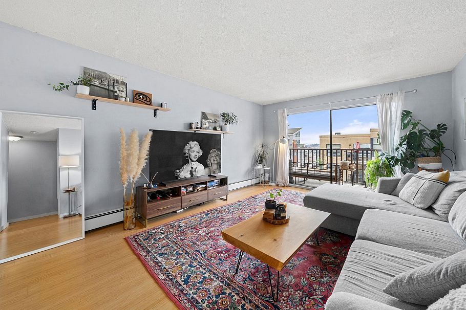 312 131 W 4th Street North Vancouver, BC - 4