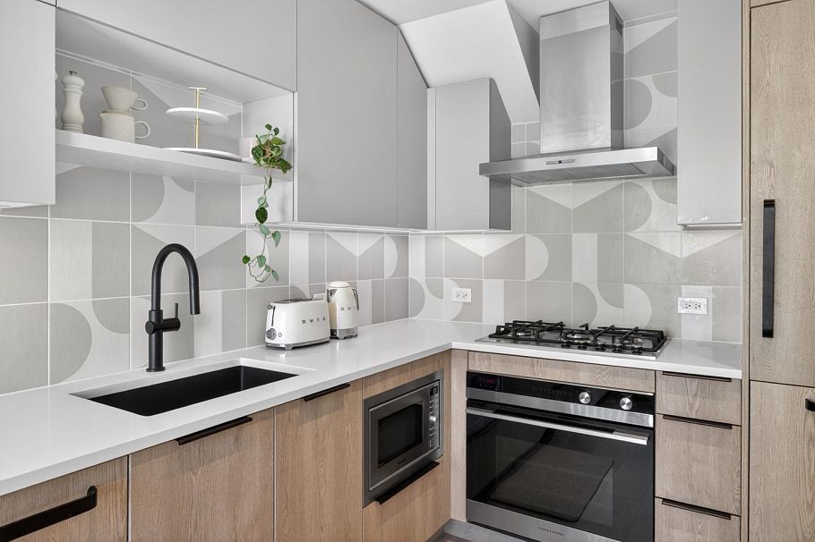 216 322 E 15th Avenue Vancouver, BC - 5