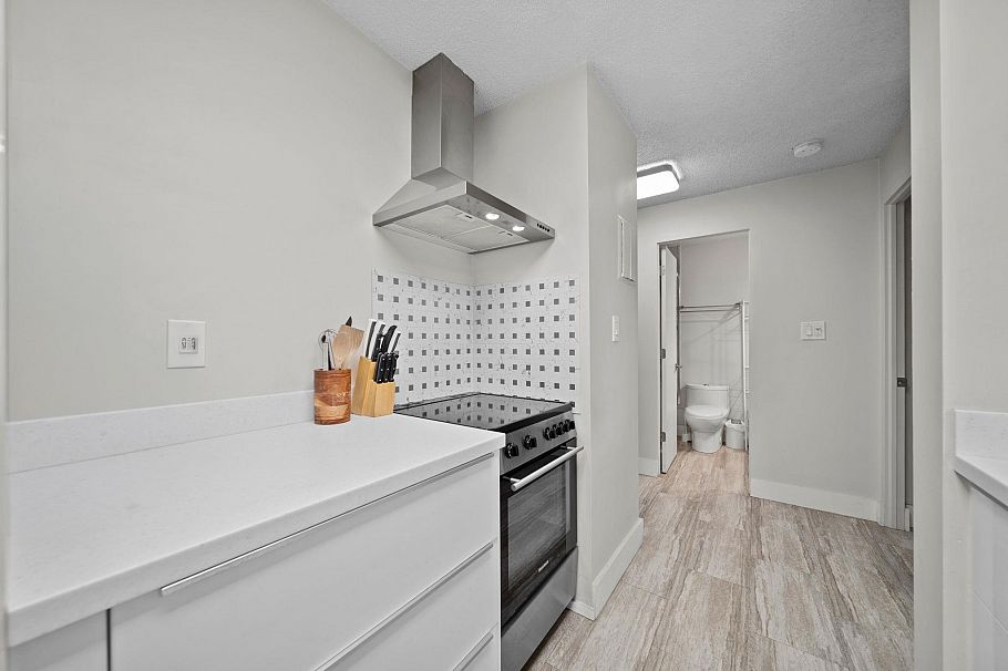 215 1080 Pacific Street Vancouver, BC - 11
