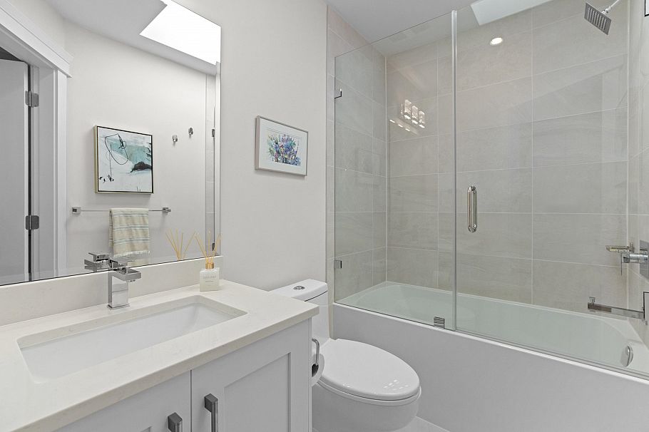 215 E 22nd Street North Vancouver, BC - 16