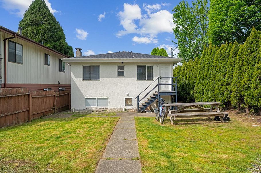 5702 Lancaster Street Vancouver, BC - 28