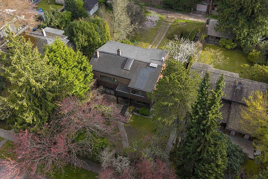 3956 W 38th Avenue Vancouver, BC - 38