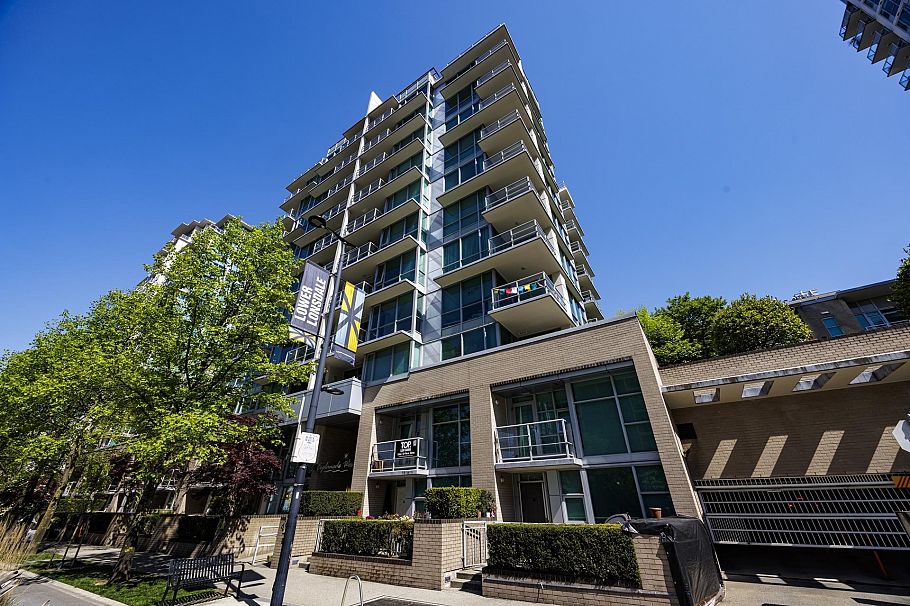 303 168 E Esplanade North Vancouver, BC - 23
