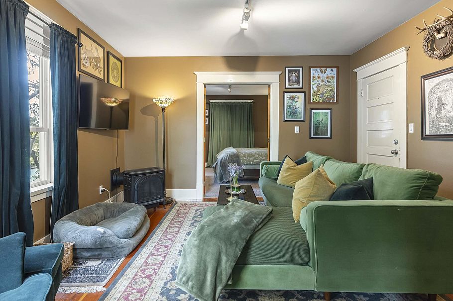 2258 Oxford Street Vancouver, BC - 2