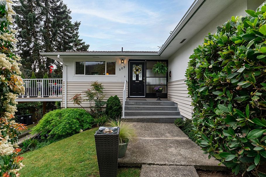 509 Granada Crescent North Vancouver, BC - 2