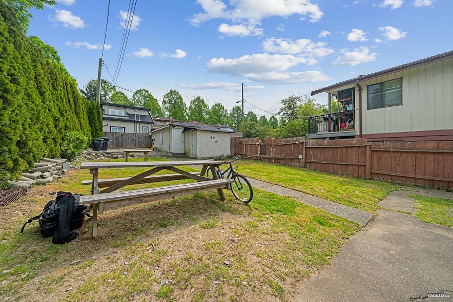 5702 Lancaster Street Vancouver, BC - 22