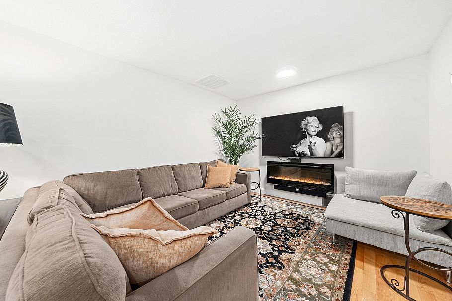 1216 Plateau Drive North Vancouver, BC - 18