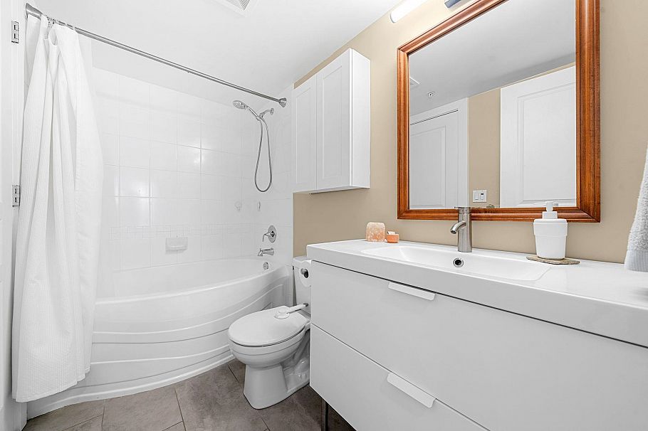 301 333 E 1st Street North Vancouver, BC - 20