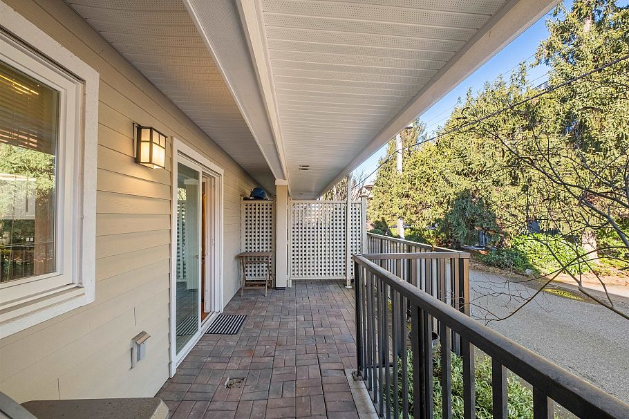 1127 St. Andrews Avenue North Vancouver, BC - 17