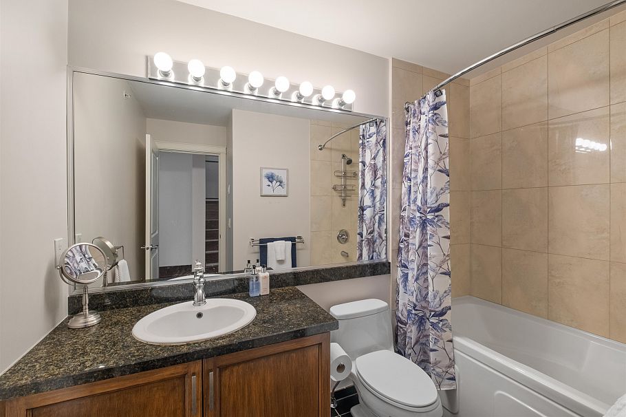 1127 St. Andrews Avenue North Vancouver, BC - 27