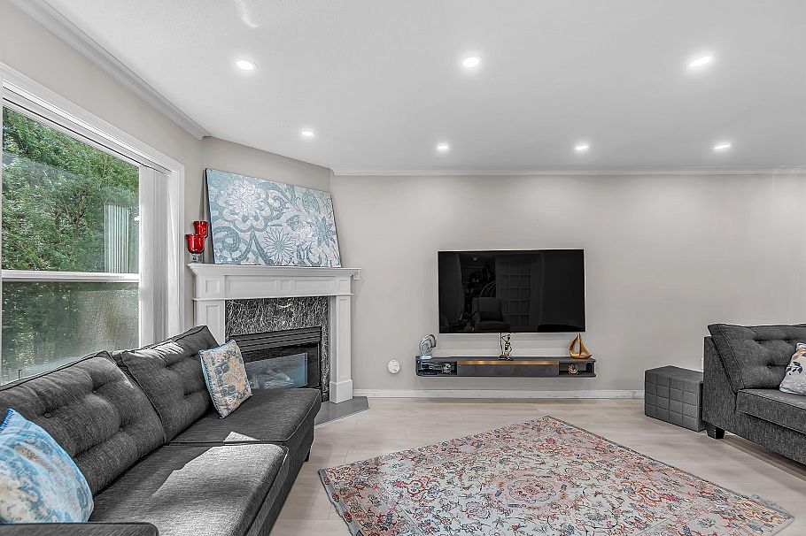 207 1500 Ostler Court North Vancouver, BC - 6