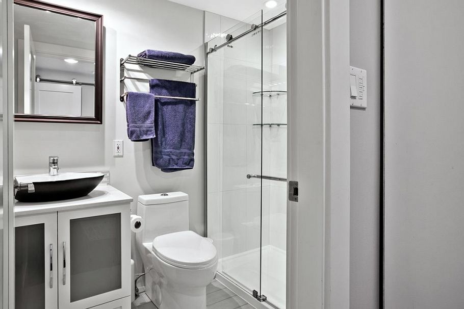 B 3546 Point Grey Road Vancouver, BC - 16