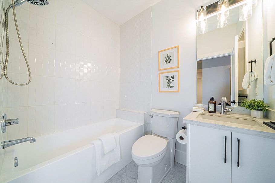1 2735 W 8th Avenue Vancouver, BC - 24