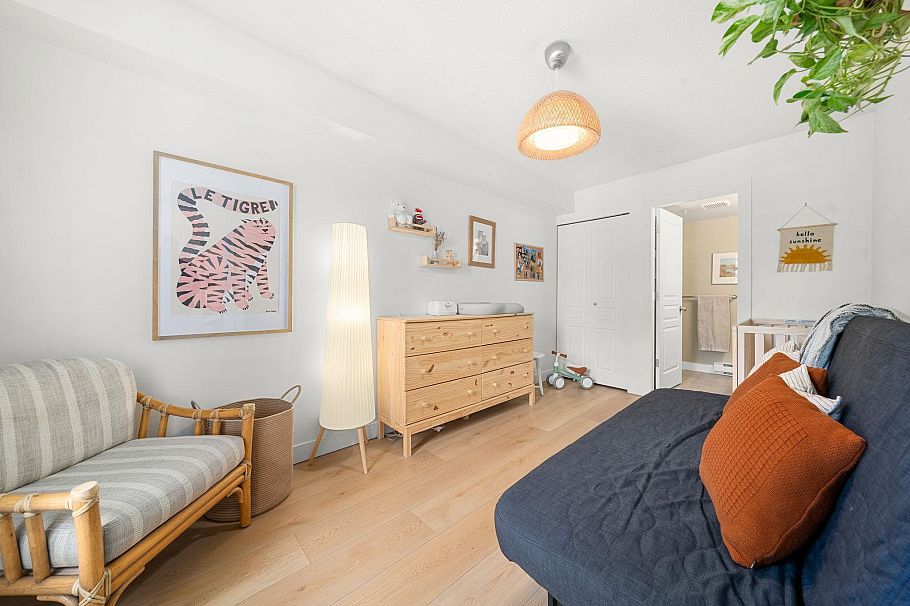 301 333 E 1st Street North Vancouver, BC - 22