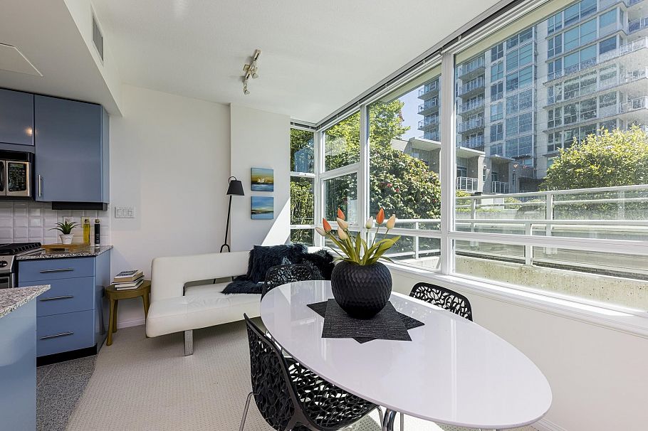 303 168 E Esplanade North Vancouver, BC - 9