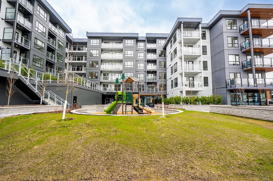 412 3596 Malsum Drive North Vancouver, BC - 3