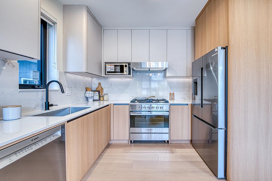 1 968 E 55th Avenue Vancouver, BC - 11