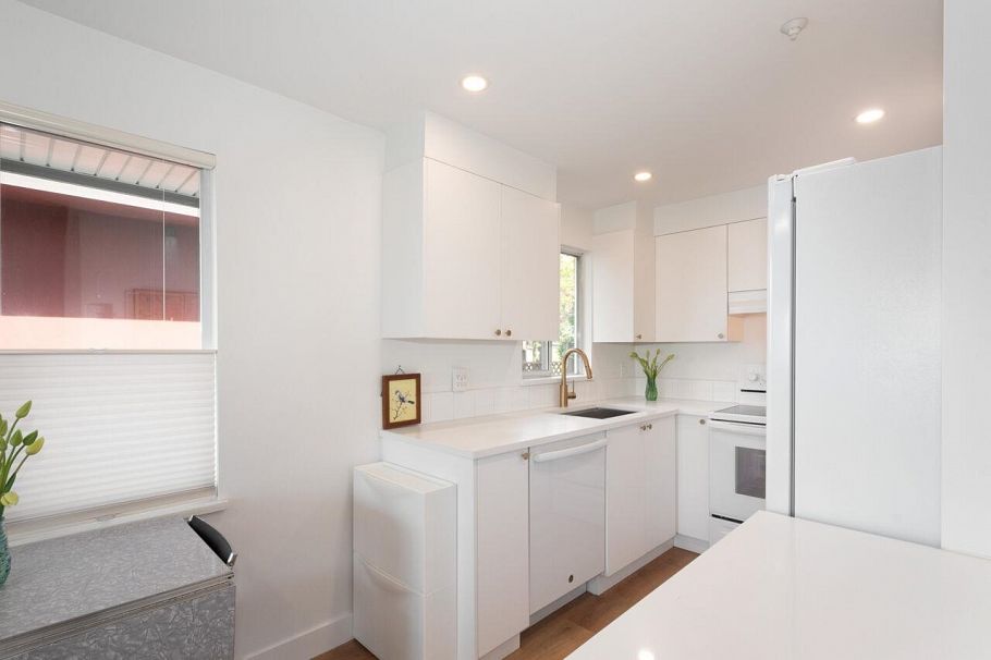 208 2211 Wall Street Vancouver, BC - 16