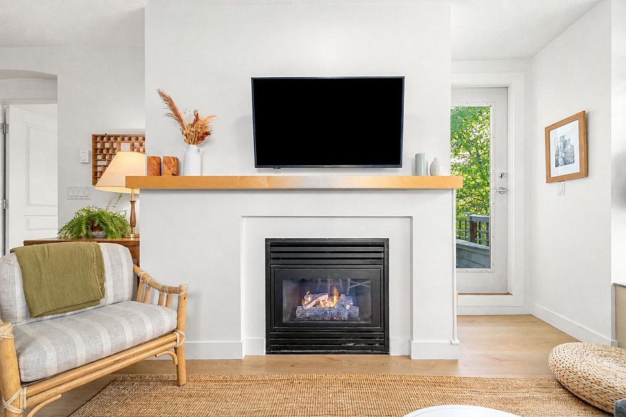301 333 E 1st Street North Vancouver, BC - 4