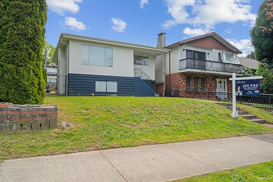5702 Lancaster Street Vancouver, BC - 3