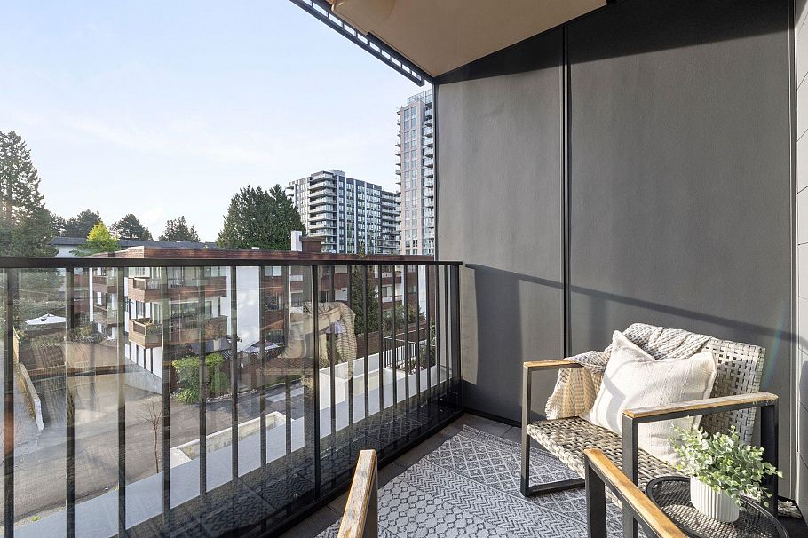 312 110 E 17th Street North Vancouver, BC - 3