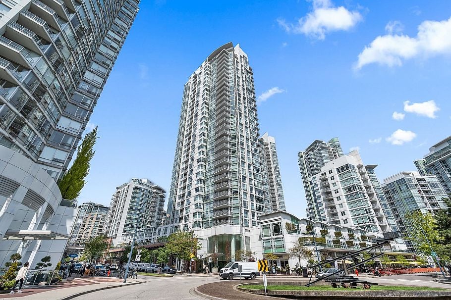 3605 1199 Marinaside Crescent Vancouver, BC - 1