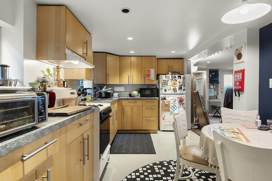 2258 Oxford Street Vancouver, BC - 28