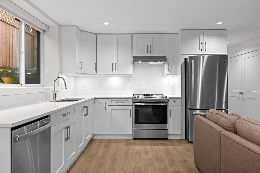 215 E 22nd Street North Vancouver, BC - 21