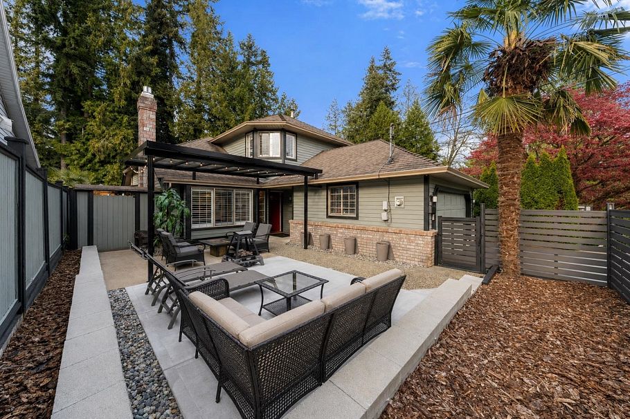 1216 Plateau Drive North Vancouver, BC - 1