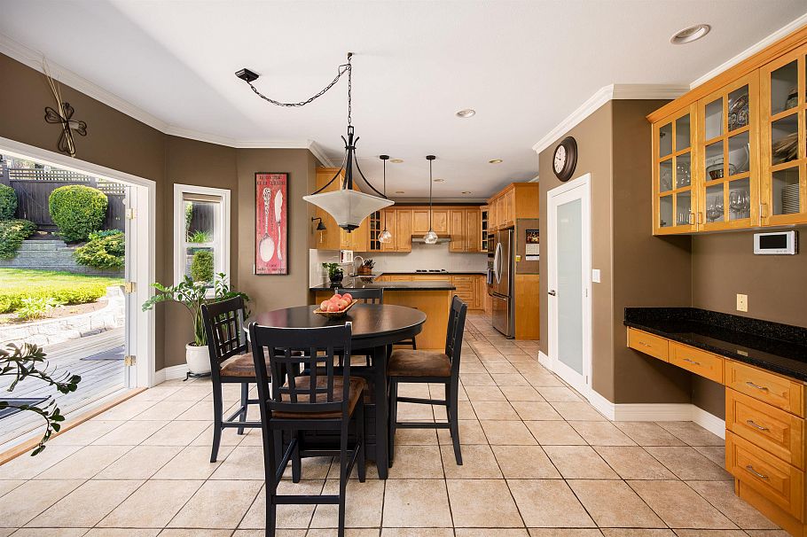 228 W Kings Road North Vancouver, BC - 11