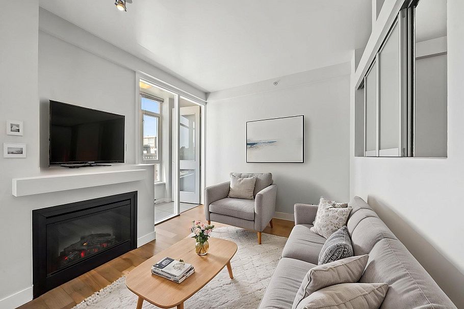 304 2055 Yukon Street Vancouver, BC - 2