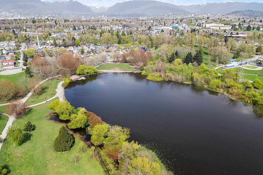 2050 E 13th Avenue Vancouver, BC - 3