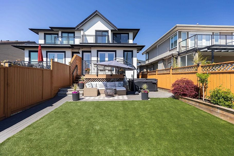215 E 22nd Street North Vancouver, BC - 1