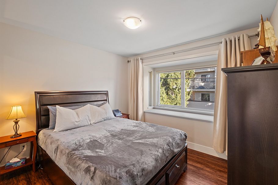 1127 St. Andrews Avenue North Vancouver, BC - 25
