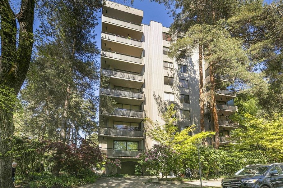 900 1685 W 14th Avenue Vancouver, BC - 2