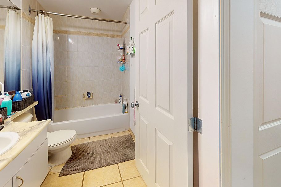 202 5629 Dunbar Street Vancouver, BC - 3
