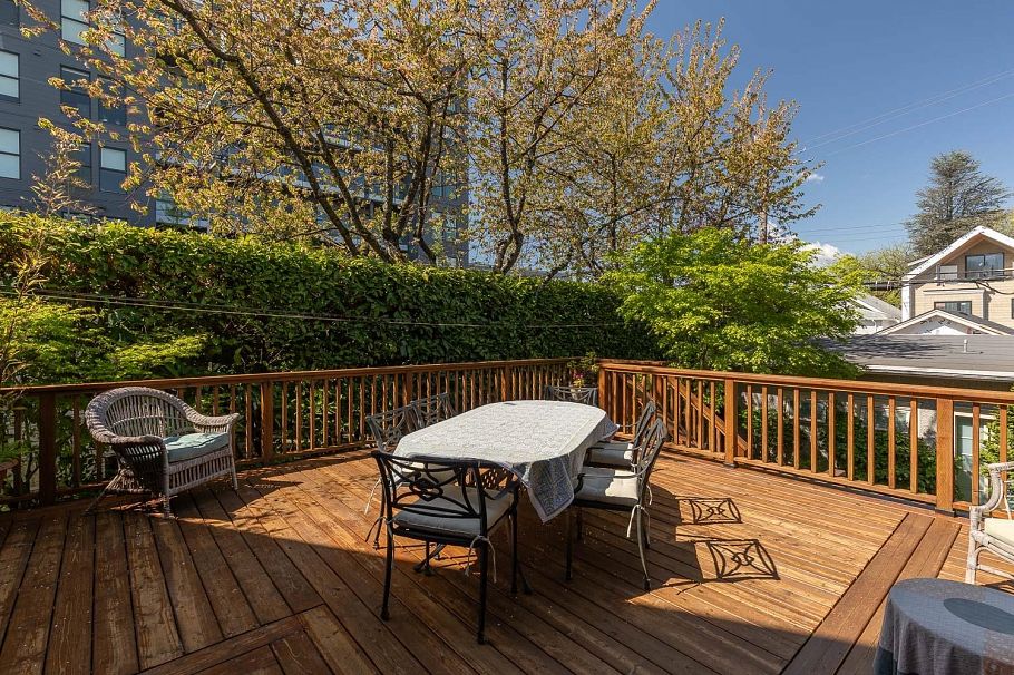 237 E 24th Avenue Vancouver, BC - 24