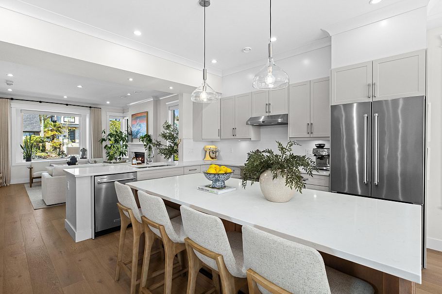 215 E 22nd Street North Vancouver, BC - 3