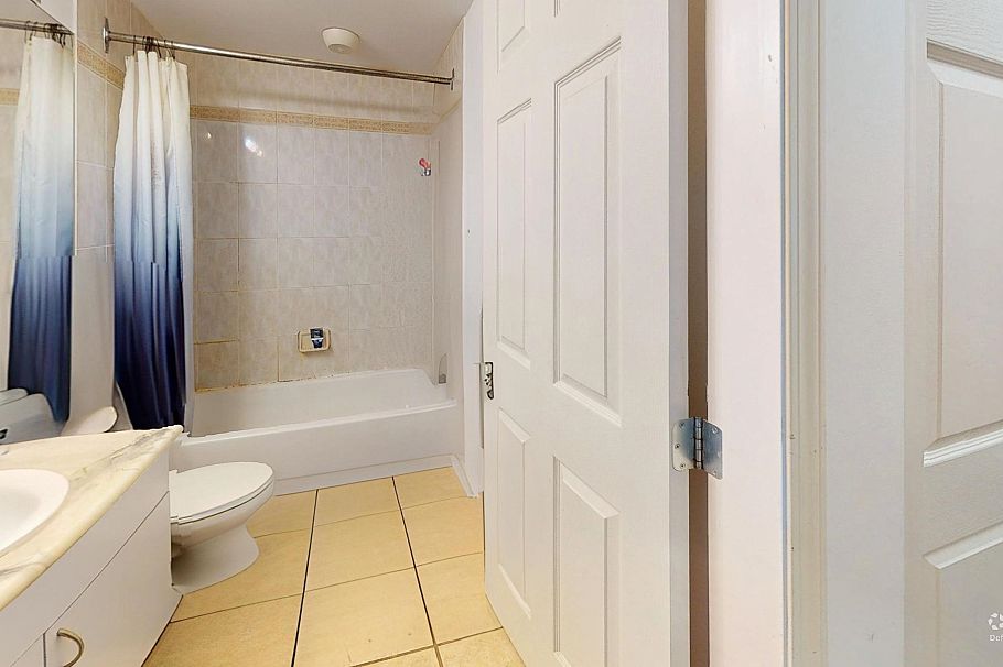 202 5629 Dunbar Street Vancouver, BC - 4