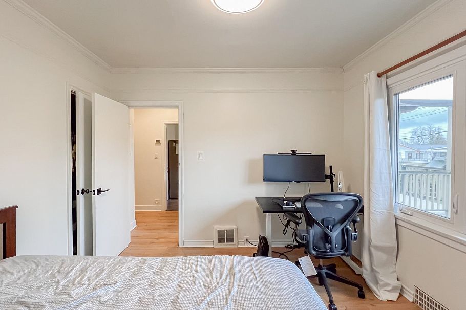 1165 E 26th Avenue Vancouver, BC - 9